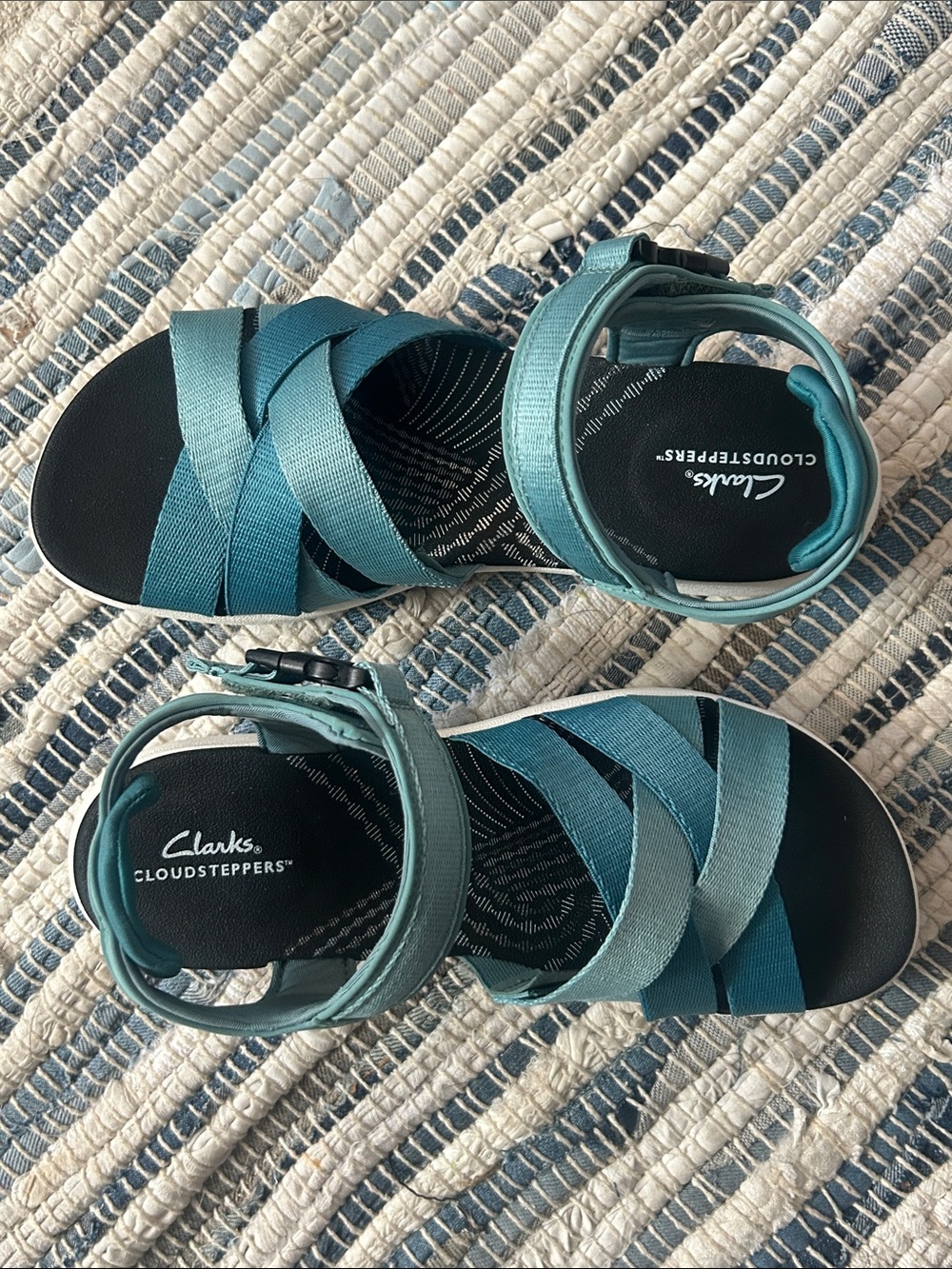Clarks Cloudsteppers Sandals - Picture 3 of 5